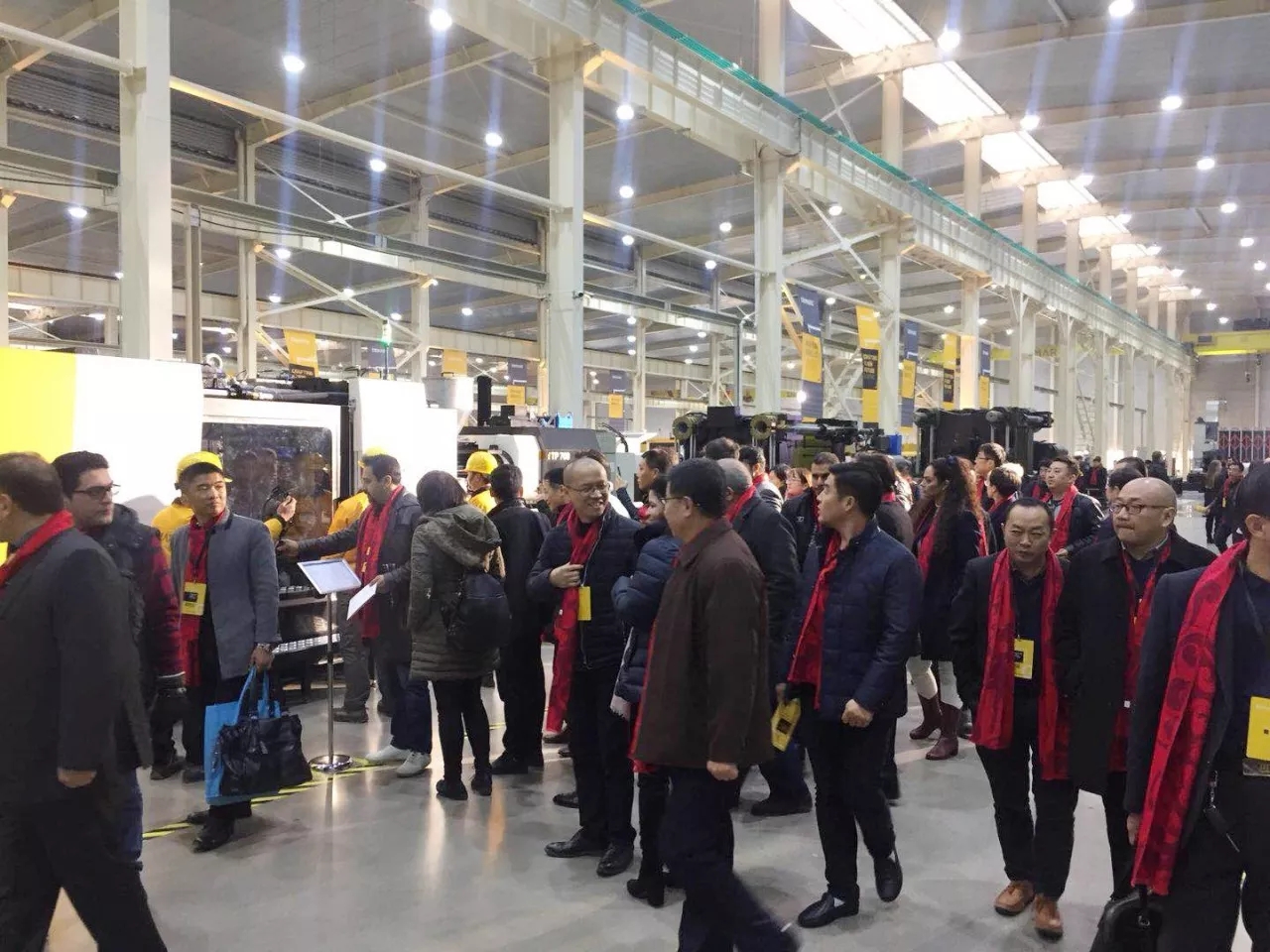 人生就是博官网演出“两大喜”： 十周年庆+注塑智慧工厂落成