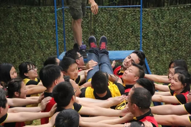 “向妄想启程” 人生就是博官网销售团建活动美满开放