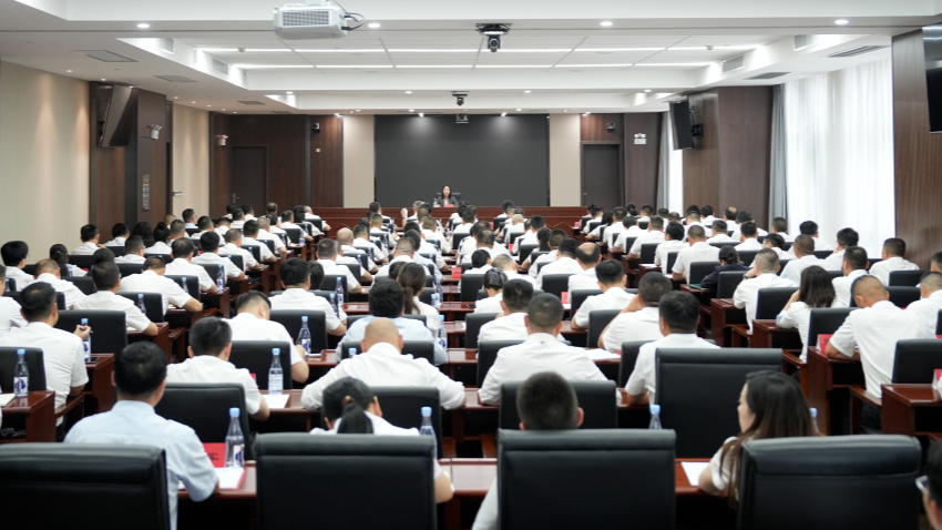 张胤为贵州交投集团上专题党课