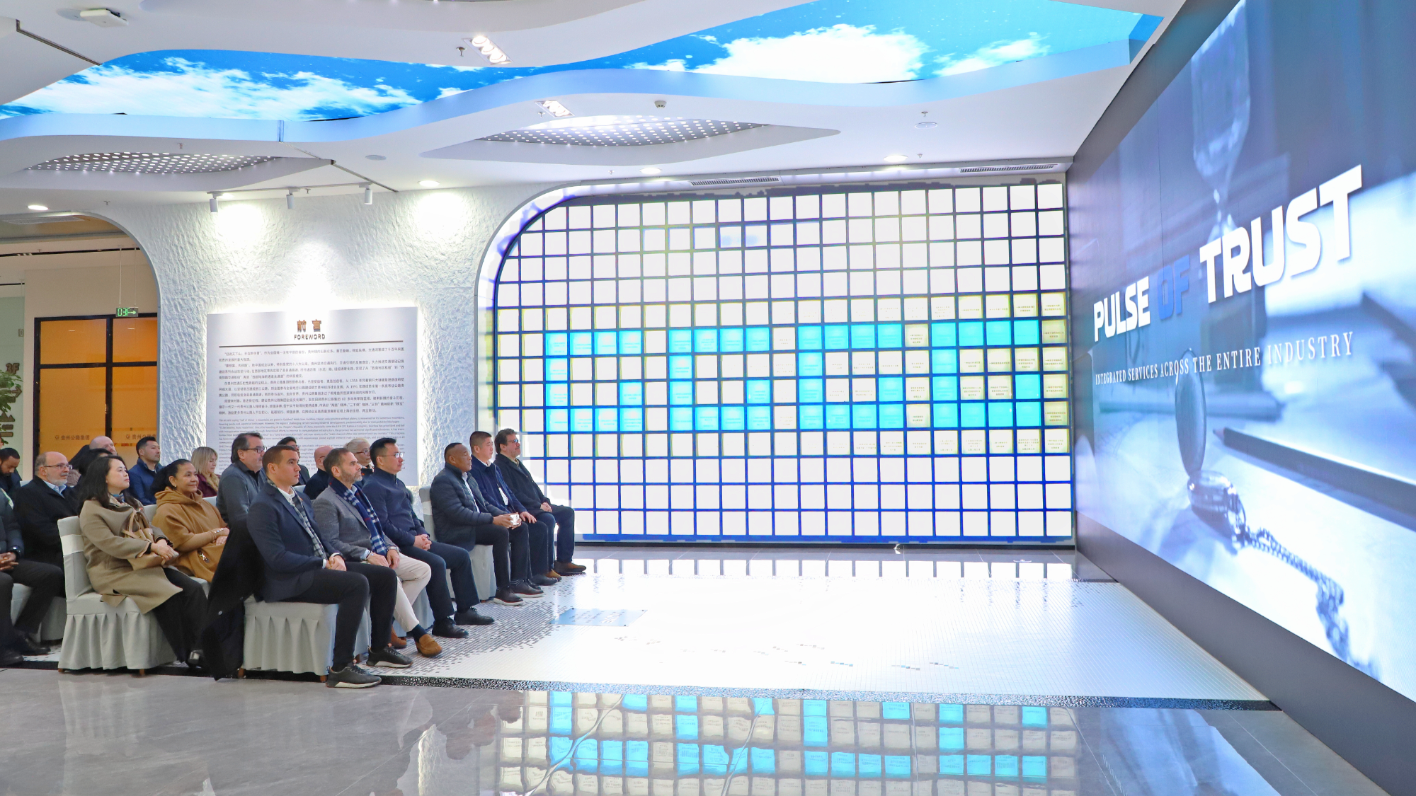 接待驻华使节！看高桥、话相助，感受中国基建魅力！
